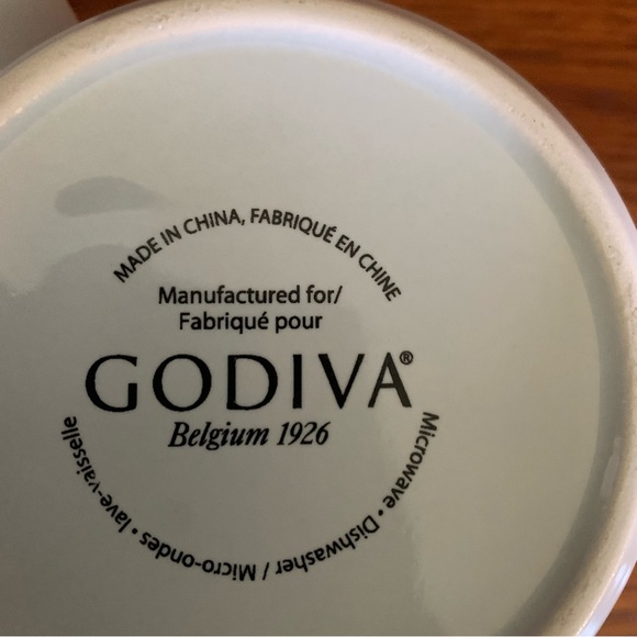 Two Large Godiva Mugs - Picture 4 of 5